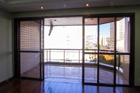 Apartamento à venda com 215m², 4 quartos e 2 vagas Apartamento à venda com 215m², 4 quartos e 2 vagasVaranda da Sala