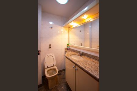 Apartamento à venda com 215m², 4 quartos e 2 vagas Apartamento à venda com 215m², 4 quartos e 2 vagasLavabo