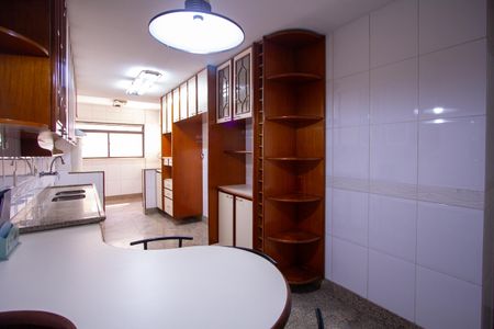 Apartamento à venda com 215m², 4 quartos e 2 vagas Apartamento à venda com 215m², 4 quartos e 2 vagasCozinha