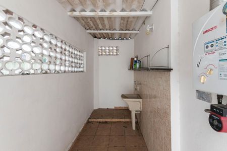 Casa à venda com 153m², 3 quartos e 1 vagaÁrea de Serviço 2