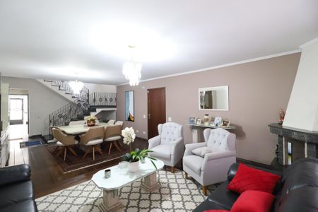 Casa à venda com 200m², 3 quartos e 4 vagas Casa à venda com 200m², 3 quartos e 4 vagasSala 1