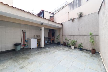 Casa à venda com 200m², 3 quartos e 4 vagas Casa à venda com 200m², 3 quartos e 4 vagasÁrea de serviço / Quintal