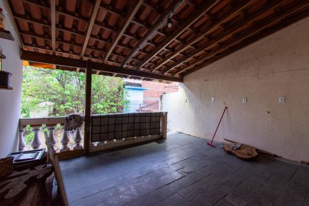 Casa à venda com 253m², 2 quartos e 1 vaga Casa à venda com 253m², 2 quartos e 1 vagaVaranda