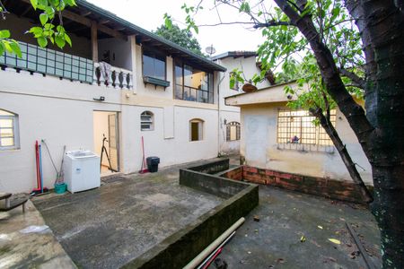 Casa à venda com 253m², 2 quartos e 1 vaga Casa à venda com 253m², 2 quartos e 1 vagaQuintal