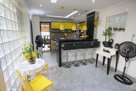 Casa de condomínio à venda com 396m², 4 quartos e 2 vagas Casa de condomínio à venda com 396m², 4 quartos e 2 vagasCopa