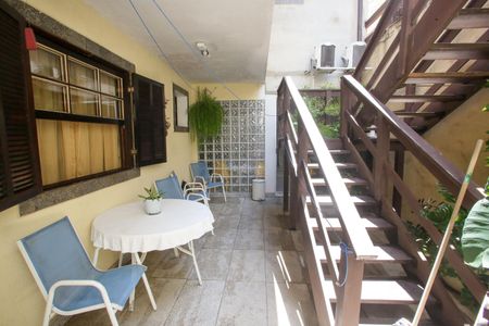 Casa de condomínio à venda com 396m², 4 quartos e 2 vagas Casa de condomínio à venda com 396m², 4 quartos e 2 vagasVaranda dos Fundos