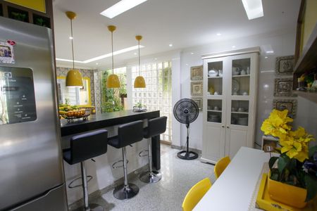 Casa de condomínio à venda com 396m², 4 quartos e 2 vagas Casa de condomínio à venda com 396m², 4 quartos e 2 vagasCozinha