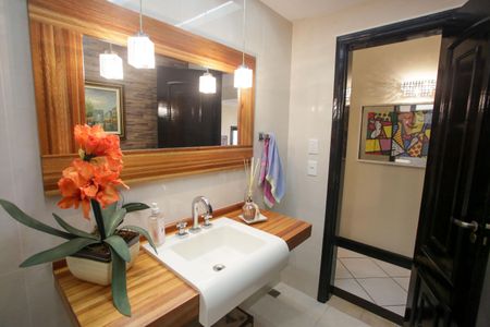 Casa de condomínio à venda com 396m², 4 quartos e 2 vagas Casa de condomínio à venda com 396m², 4 quartos e 2 vagasLavabo