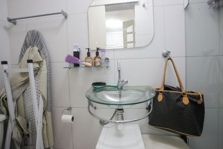 Casa de condomínio à venda com 396m², 4 quartos e 2 vagas Casa de condomínio à venda com 396m², 4 quartos e 2 vagasBanheiro de Serviço