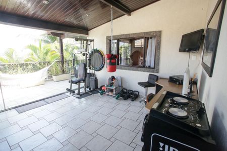 Casa de condomínio à venda com 396m², 4 quartos e 2 vagas Casa de condomínio à venda com 396m², 4 quartos e 2 vagasAcademia