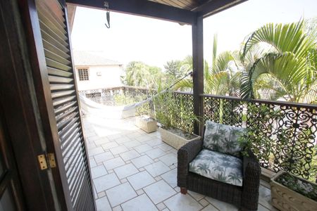 Casa de condomínio à venda com 396m², 4 quartos e 2 vagas Casa de condomínio à venda com 396m², 4 quartos e 2 vagasVaranda da Suíte 4