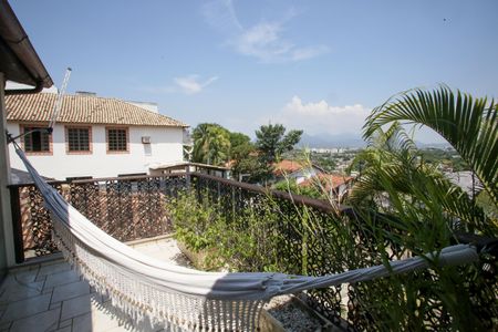 Casa de condomínio à venda com 396m², 4 quartos e 2 vagas Casa de condomínio à venda com 396m², 4 quartos e 2 vagasVaranda da Suíte 4