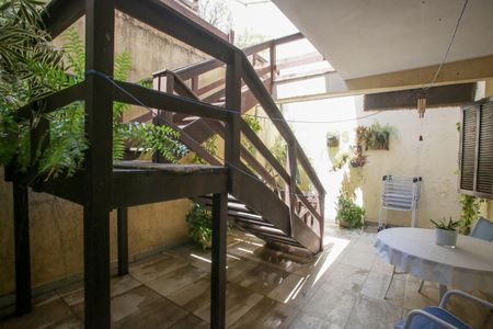 Casa de condomínio à venda com 396m², 4 quartos e 2 vagas Casa de condomínio à venda com 396m², 4 quartos e 2 vagasVaranda dos Fundos