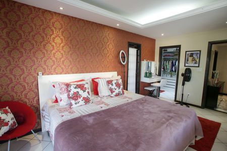 Casa de condomínio à venda com 396m², 4 quartos e 2 vagas Casa de condomínio à venda com 396m², 4 quartos e 2 vagasQuarto Suíte 4