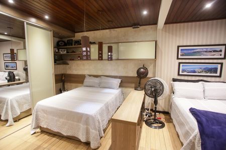 Casa de condomínio à venda com 396m², 4 quartos e 2 vagas Casa de condomínio à venda com 396m², 4 quartos e 2 vagasQuarto Suíte 2