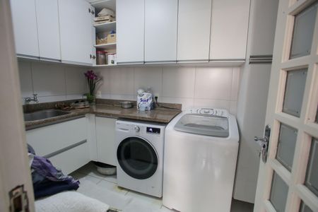 Casa de condomínio à venda com 396m², 4 quartos e 2 vagas Casa de condomínio à venda com 396m², 4 quartos e 2 vagasÁrea de Serviço