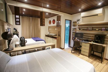 Casa de condomínio à venda com 396m², 4 quartos e 2 vagas Casa de condomínio à venda com 396m², 4 quartos e 2 vagasQuarto Suíte 2