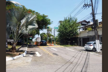 Casa de condomínio à venda com 396m², 4 quartos e 2 vagas Casa de condomínio à venda com 396m², 4 quartos e 2 vagasFachada do Condomínio