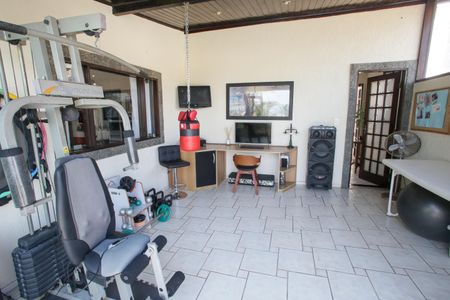 Casa de condomínio à venda com 396m², 4 quartos e 2 vagas Casa de condomínio à venda com 396m², 4 quartos e 2 vagasAcademia