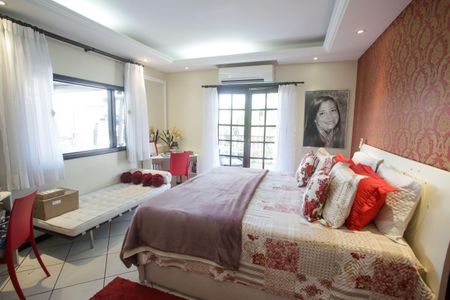 Casa de condomínio à venda com 396m², 4 quartos e 2 vagas Casa de condomínio à venda com 396m², 4 quartos e 2 vagasQuarto Suíte 4