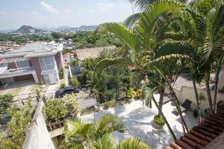 Casa de condomínio à venda com 396m², 4 quartos e 2 vagas Casa de condomínio à venda com 396m², 4 quartos e 2 vagasVista da Varanda