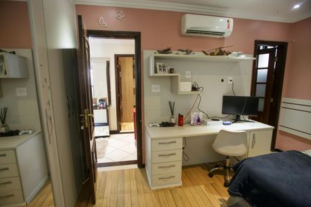 Casa de condomínio à venda com 396m², 4 quartos e 2 vagas Casa de condomínio à venda com 396m², 4 quartos e 2 vagasQuarto Suíte 3