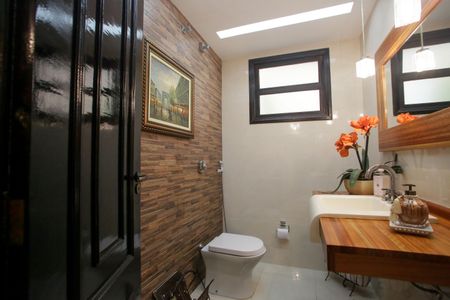 Casa de condomínio à venda com 396m², 4 quartos e 2 vagas Casa de condomínio à venda com 396m², 4 quartos e 2 vagasLavabo