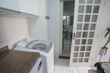 Casa de condomínio à venda com 396m², 4 quartos e 2 vagas Casa de condomínio à venda com 396m², 4 quartos e 2 vagasÁrea de Serviço