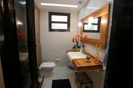 Casa de condomínio à venda com 396m², 4 quartos e 2 vagas Casa de condomínio à venda com 396m², 4 quartos e 2 vagasLavabo