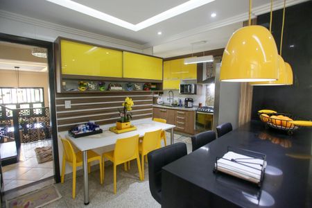 Casa de condomínio à venda com 396m², 4 quartos e 2 vagas Casa de condomínio à venda com 396m², 4 quartos e 2 vagasCozinha