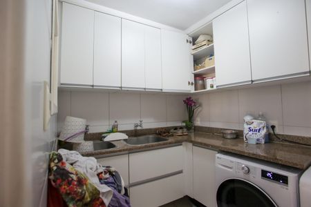 Casa de condomínio à venda com 396m², 4 quartos e 2 vagas Casa de condomínio à venda com 396m², 4 quartos e 2 vagasÁrea de Serviço