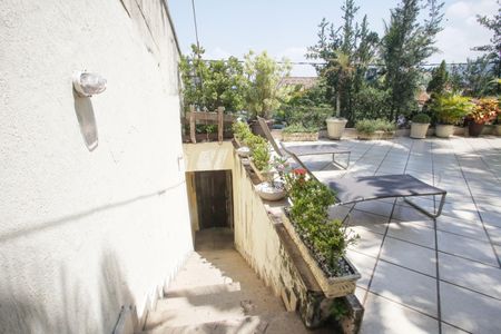 Casa de condomínio à venda com 396m², 4 quartos e 2 vagas Casa de condomínio à venda com 396m², 4 quartos e 2 vagasQuintal