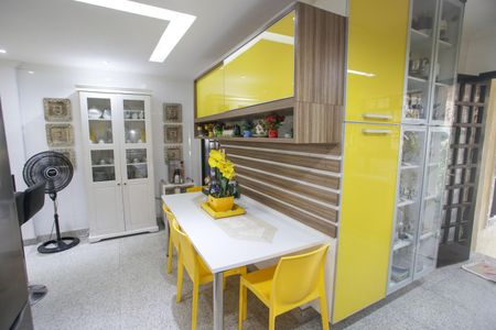 Casa de condomínio à venda com 396m², 4 quartos e 2 vagas Casa de condomínio à venda com 396m², 4 quartos e 2 vagasCozinha