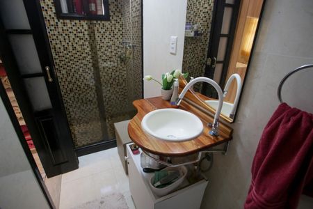 Casa de condomínio à venda com 396m², 4 quartos e 2 vagas Casa de condomínio à venda com 396m², 4 quartos e 2 vagasBanheiro da Suíte 1