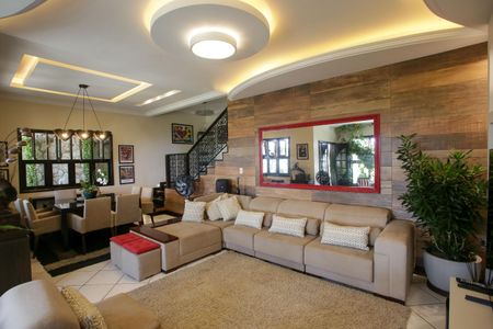 Casa de condomínio à venda com 396m², 4 quartos e 2 vagas Casa de condomínio à venda com 396m², 4 quartos e 2 vagasSala