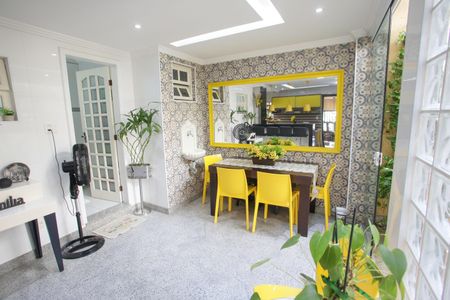 Casa de condomínio à venda com 396m², 4 quartos e 2 vagas Casa de condomínio à venda com 396m², 4 quartos e 2 vagasCopa