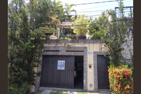 Casa de condomínio à venda com 396m², 4 quartos e 2 vagas Casa de condomínio à venda com 396m², 4 quartos e 2 vagasFachada da Casa