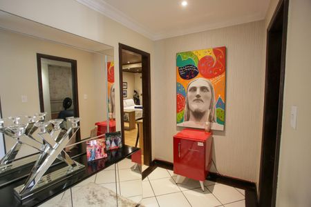 Casa de condomínio à venda com 396m², 4 quartos e 2 vagas Casa de condomínio à venda com 396m², 4 quartos e 2 vagasHall dos Quartos