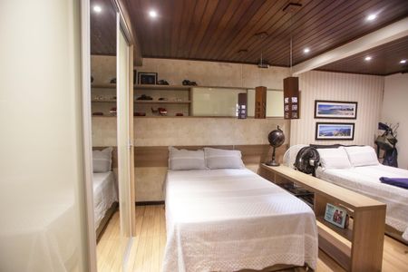 Casa de condomínio à venda com 396m², 4 quartos e 2 vagas Casa de condomínio à venda com 396m², 4 quartos e 2 vagasQuarto Suíte 2