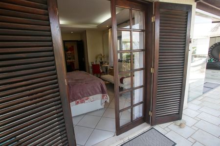 Casa de condomínio à venda com 396m², 4 quartos e 2 vagas Casa de condomínio à venda com 396m², 4 quartos e 2 vagasVaranda da Suíte 4