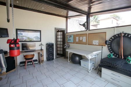 Casa de condomínio à venda com 396m², 4 quartos e 2 vagas Casa de condomínio à venda com 396m², 4 quartos e 2 vagasAcademia