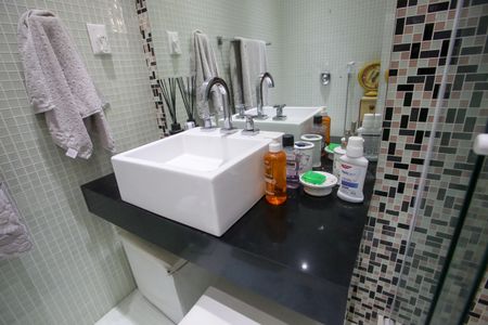 Casa de condomínio à venda com 396m², 4 quartos e 2 vagas Casa de condomínio à venda com 396m², 4 quartos e 2 vagasBanheiro da Suíte 3