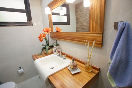 Casa de condomínio à venda com 396m², 4 quartos e 2 vagas Casa de condomínio à venda com 396m², 4 quartos e 2 vagasLavabo