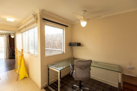Casa à venda com 200m², 3 quartos e 3 vagas Casa à venda com 200m², 3 quartos e 3 vagasEscritório