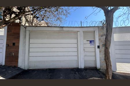 Casa à venda com 200m², 3 quartos e 3 vagas Casa à venda com 200m², 3 quartos e 3 vagasFachada