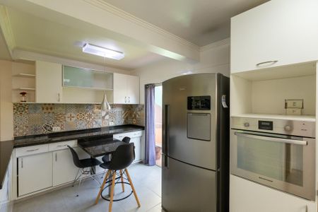 Casa à venda com 200m², 3 quartos e 3 vagas Casa à venda com 200m², 3 quartos e 3 vagasCozinha Americana