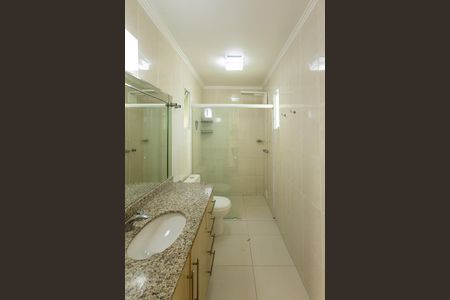 Casa à venda com 200m², 3 quartos e 3 vagas Casa à venda com 200m², 3 quartos e 3 vagasBanheiro da Suíte