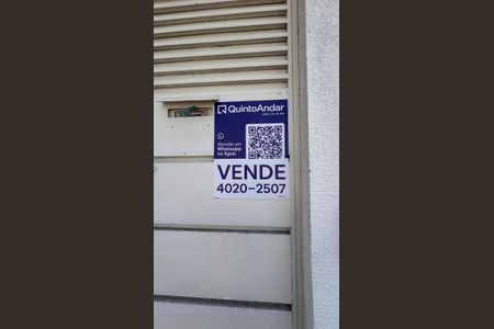 Casa à venda com 200m², 3 quartos e 3 vagas Casa à venda com 200m², 3 quartos e 3 vagasPlaca