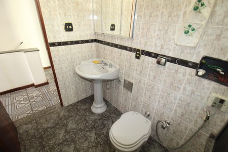 Casa à venda com 150m², 4 quartos e 2 vagasBanheiro 2