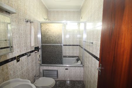 Casa à venda com 150m², 4 quartos e 2 vagasBanheiro 2